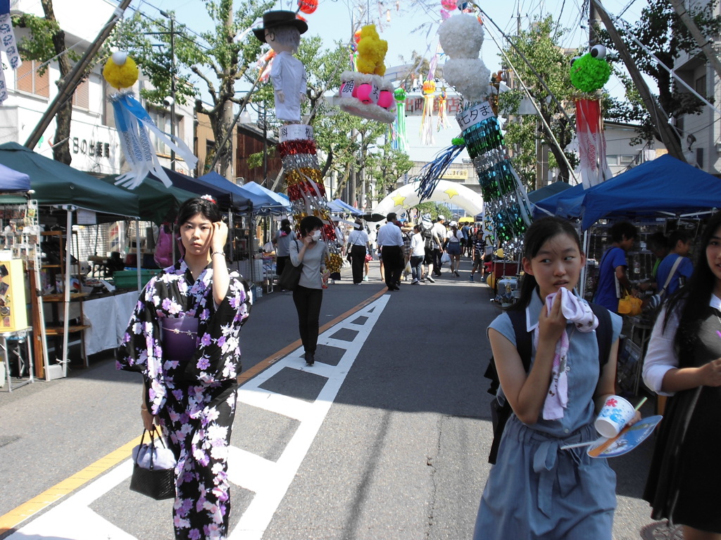 日差しの中