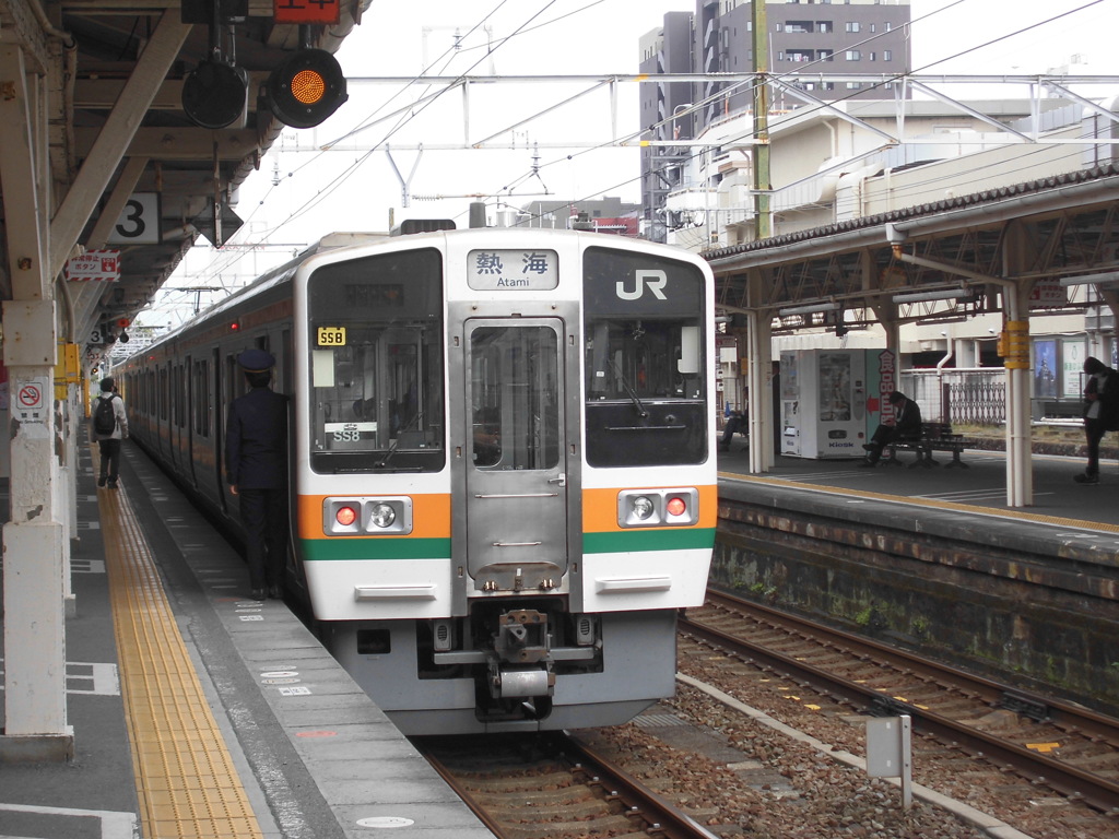 211系 沼津駅