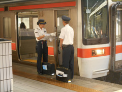 女性運転士