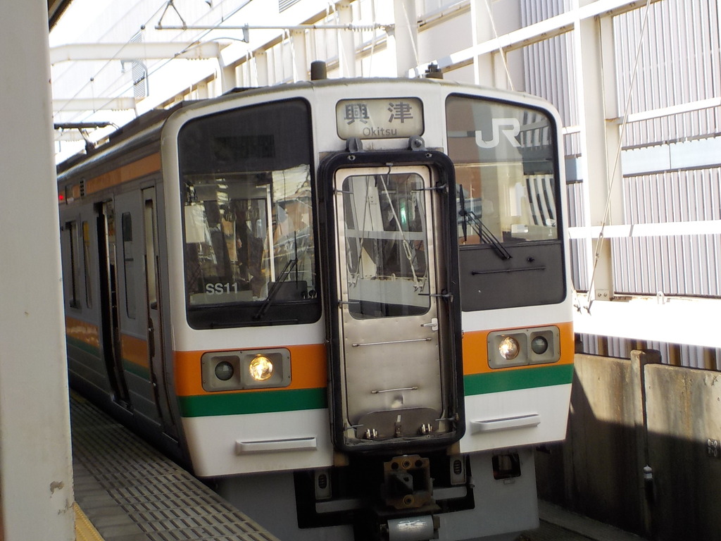 211系
