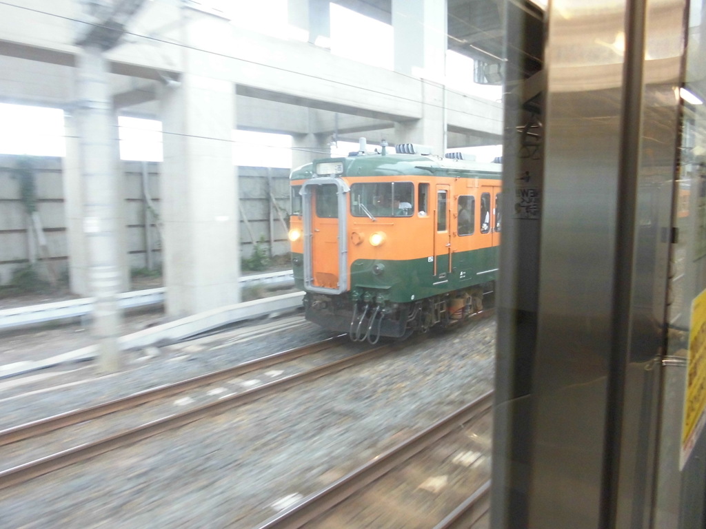 115系両毛線と並行