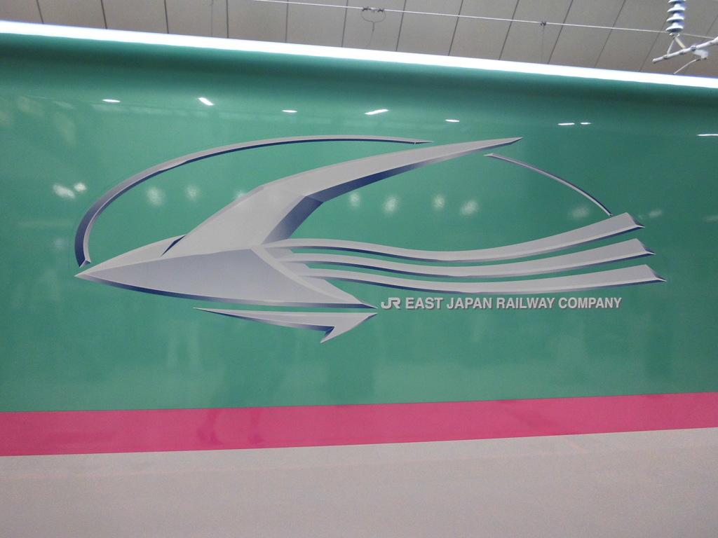 E5系エンブレム