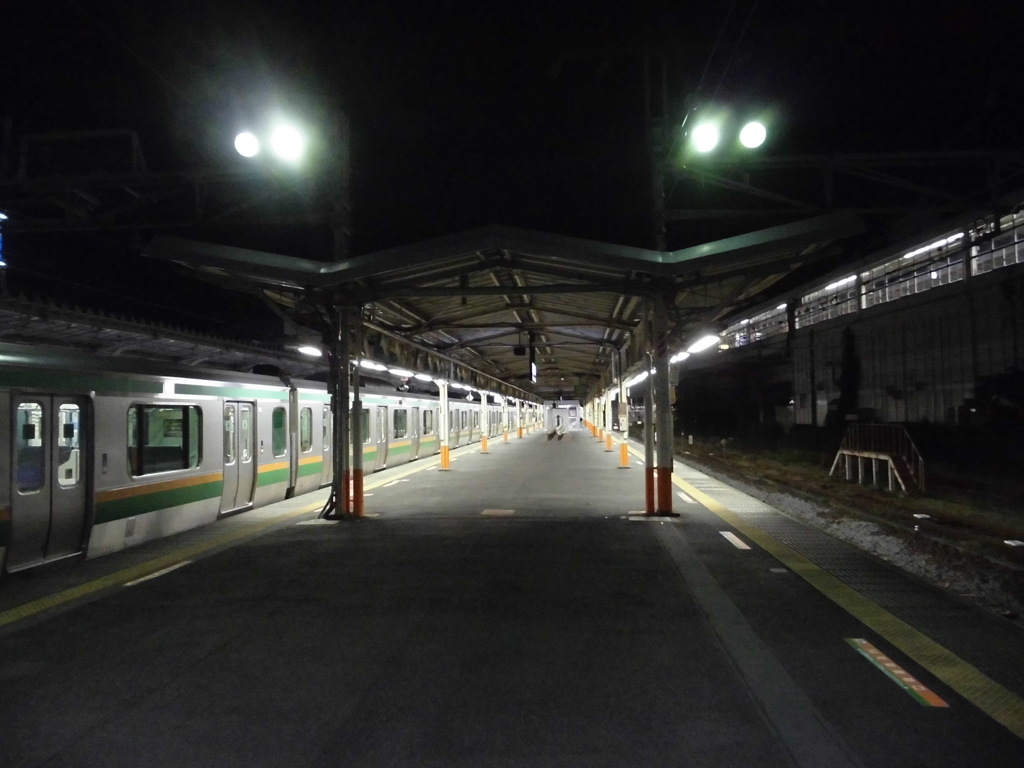 夜の熱海駅