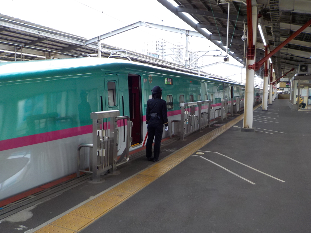 女性駅員