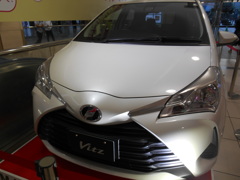 白い車