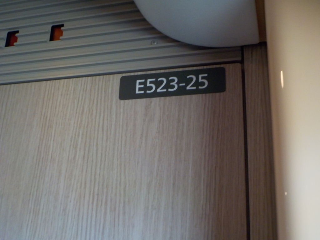 E523-25