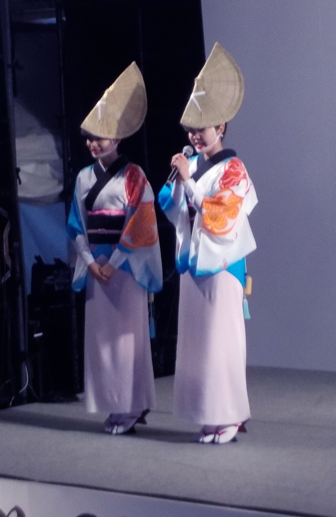 阿波踊りのお姉さん