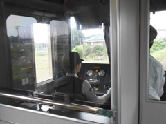 女性運転士