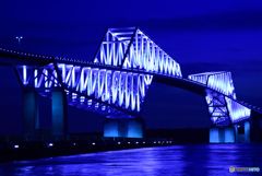 青の東京ゲートブリッジ