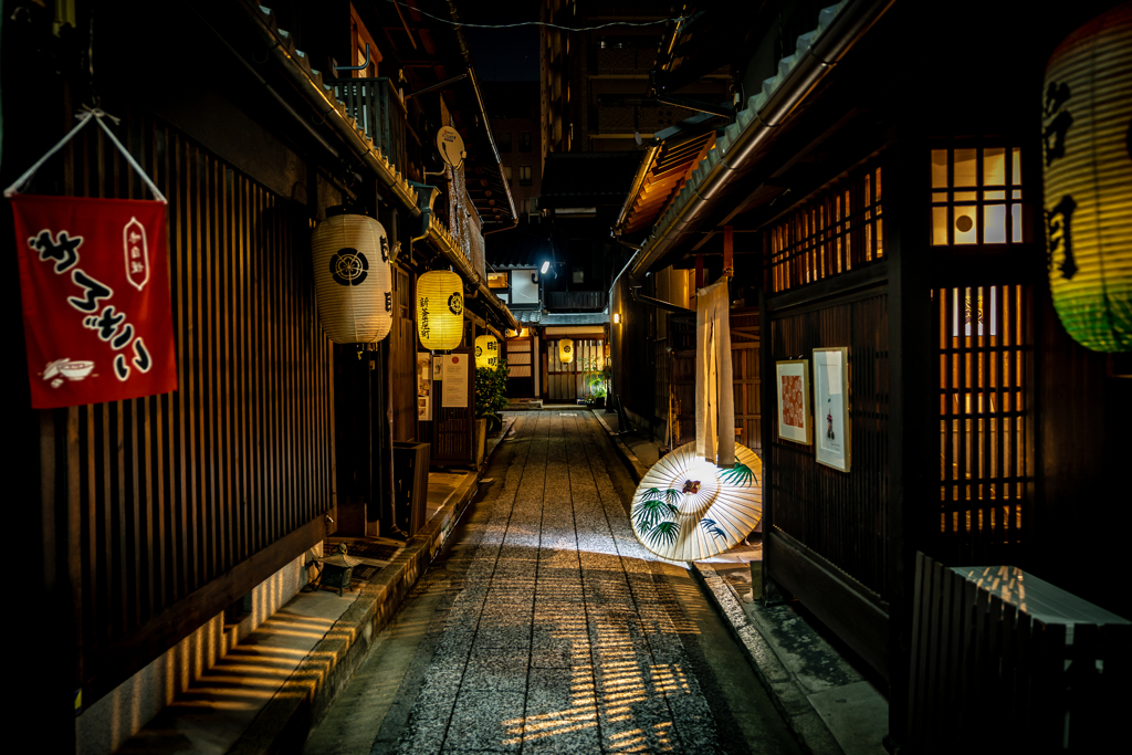 白い和傘のある景色2