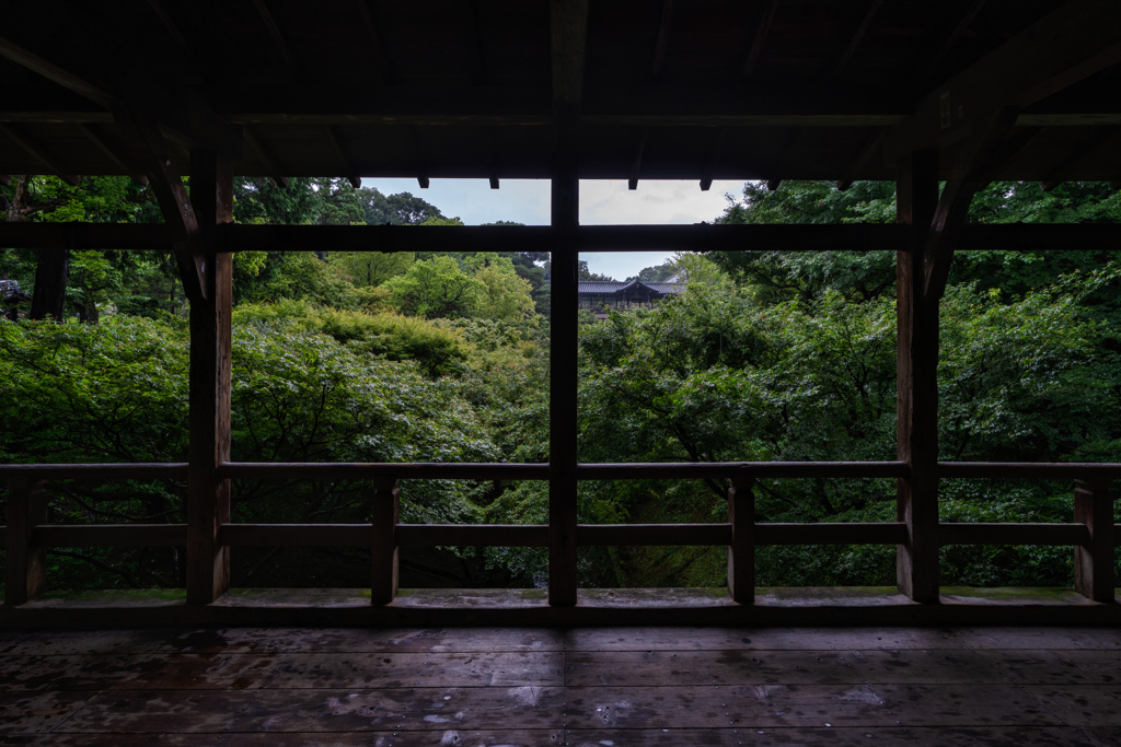 土砂降りの臥雲橋