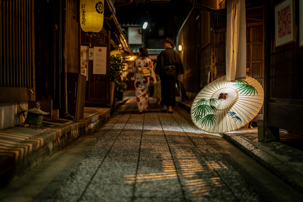 白い和傘のある景色1