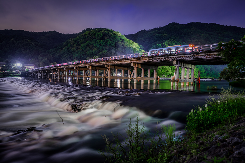 夜の渡月橋