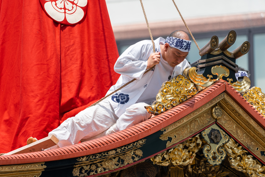 鶏鉾の屋根の上