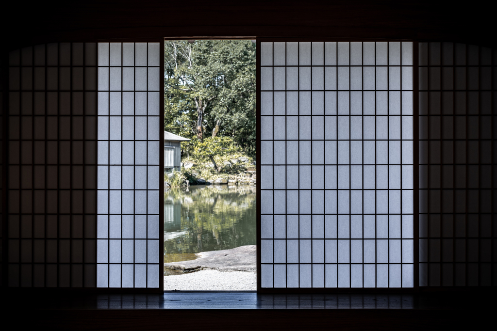 そっと覗いて見てごらん