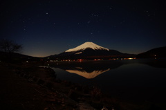 夜の富士山