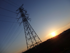 日没と鉄塔