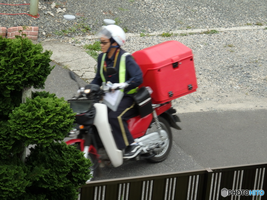 郵便屋さんも大変ね
