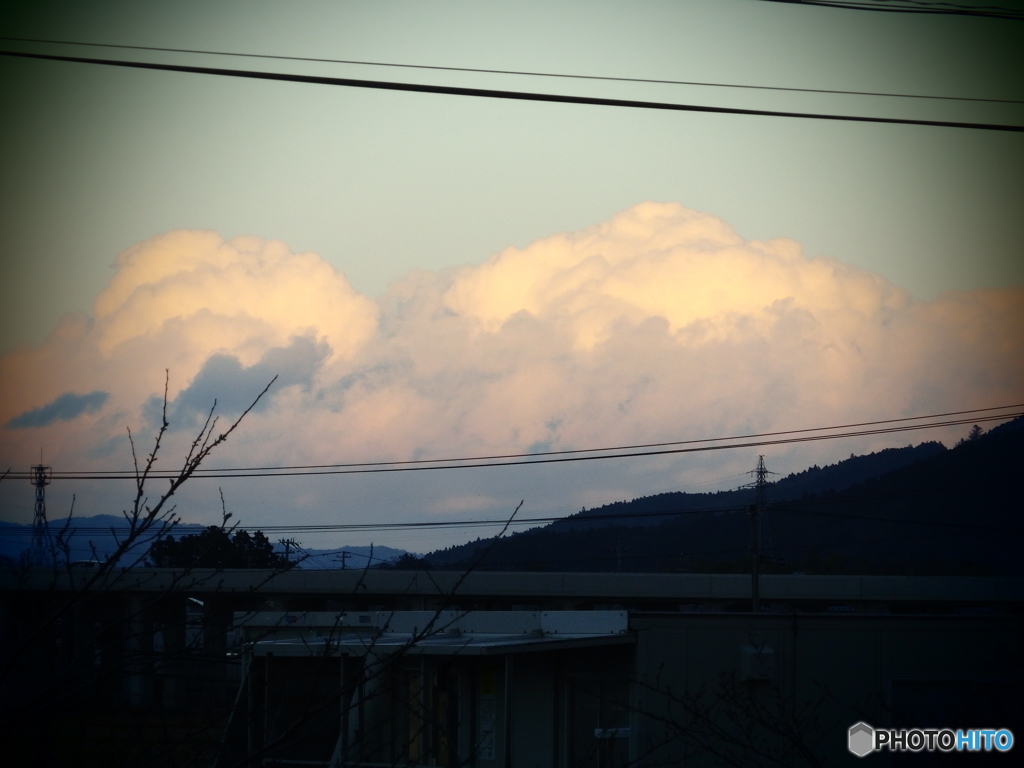 迫りくる雲