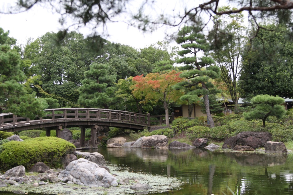 白鳥庭園