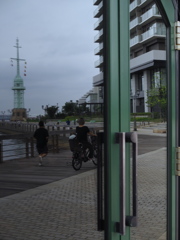 扉の向こうはこっち