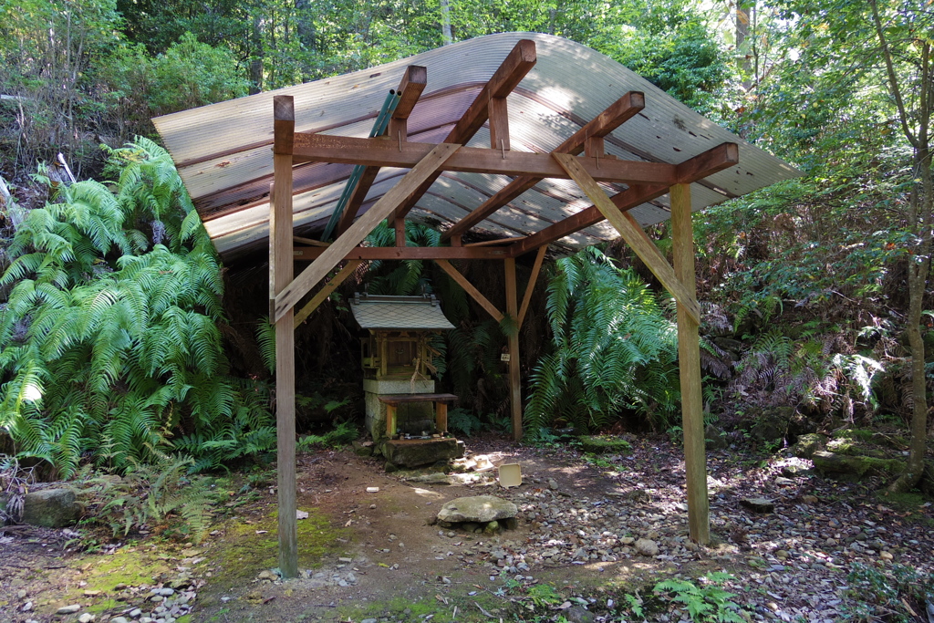 龍神山の祠