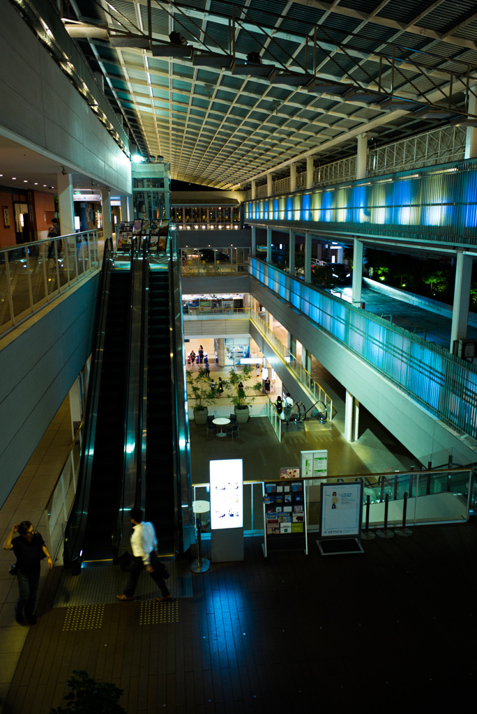 駅ビルの光景