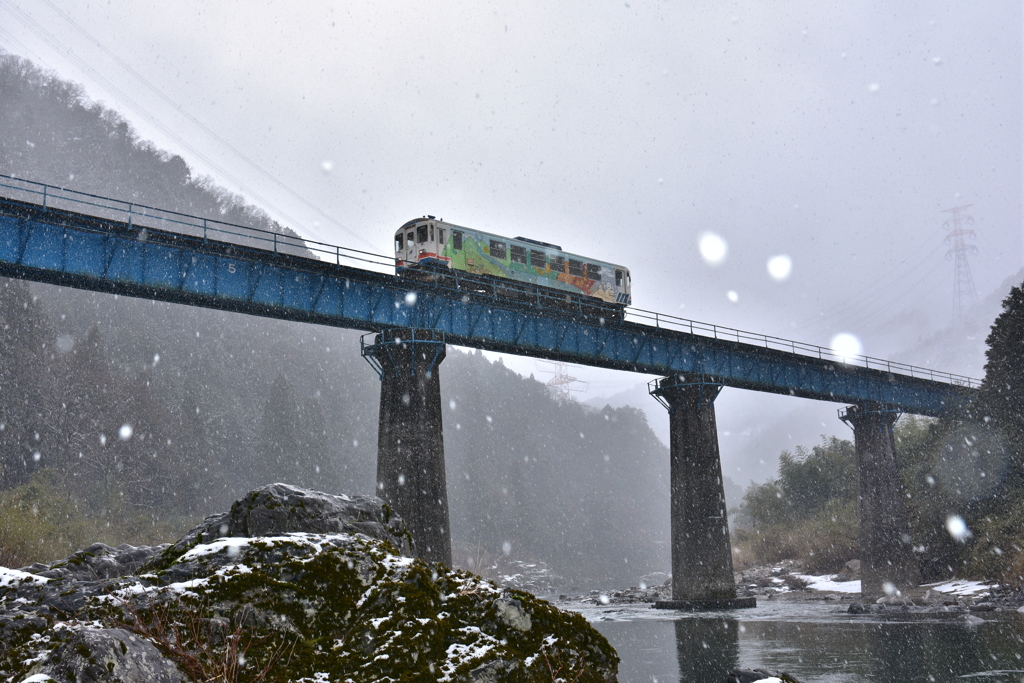 小雪舞う