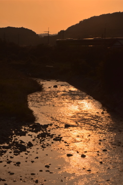 川面の夕陽