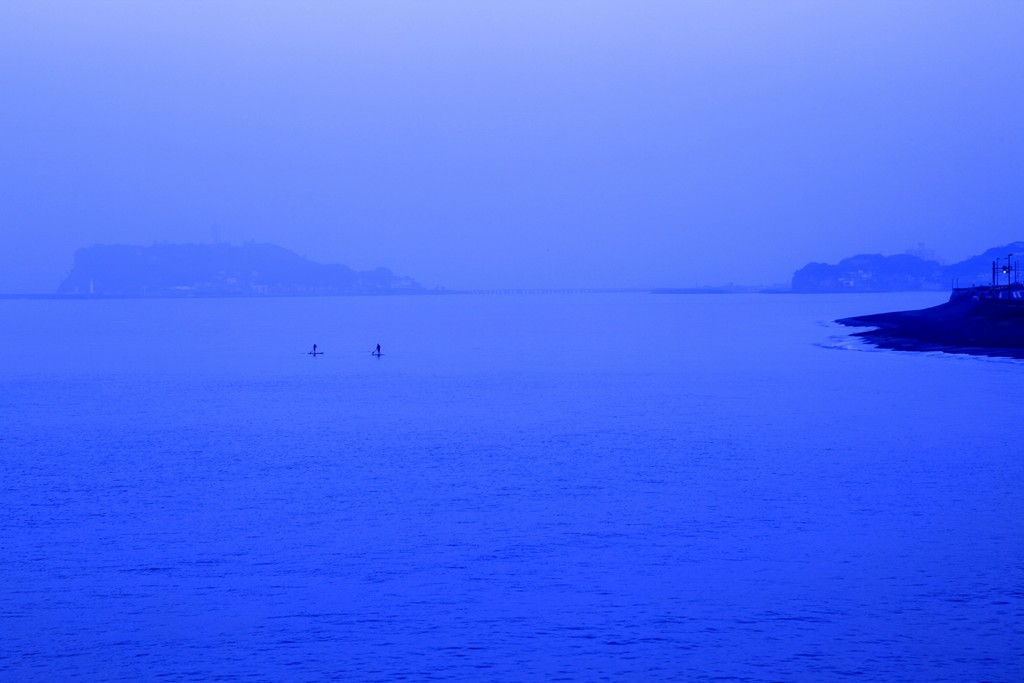 朝靄の江ノ島