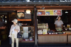 柴又帝釈天仲見世。