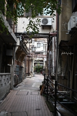 温泉街の裏路地