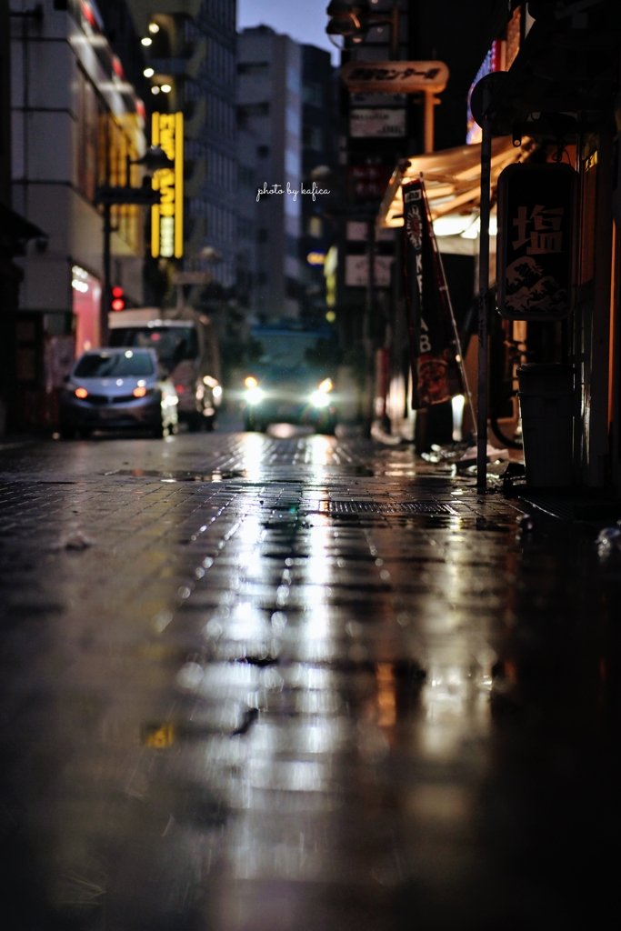 夜の熱を冷ます雨