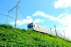 線路沿いを歩く