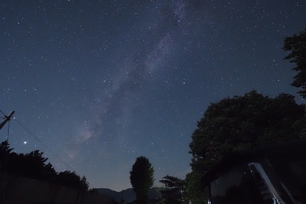 夏の夜流れる天の川