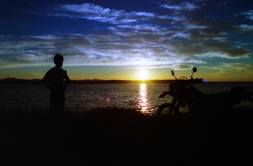 北の夏３　（湖の夕日）