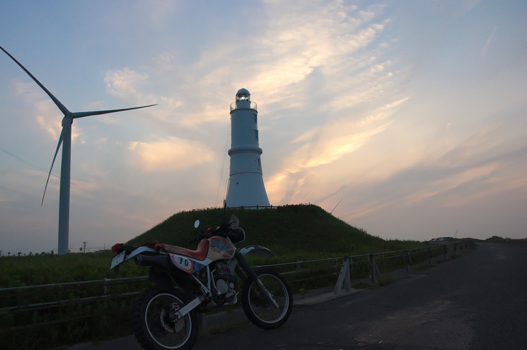 単車のある夜明けの風景　２