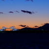 黄昏の東京ゲートブリッジと富士山