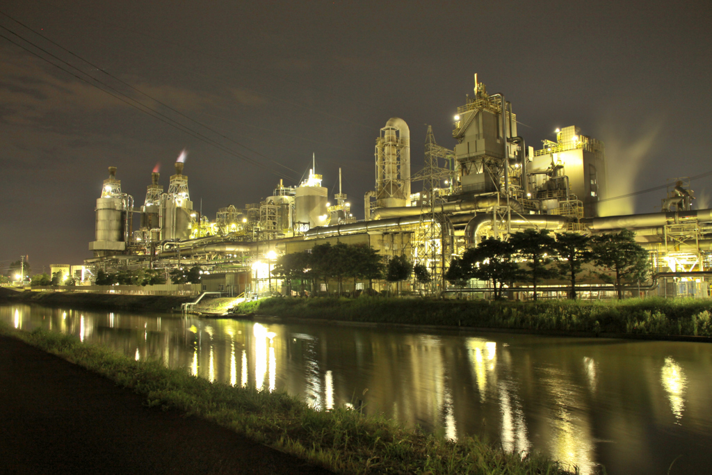 川岸の城