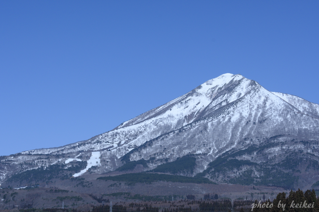 残雪の磐梯山