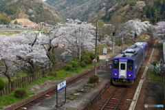 桜待つ駅