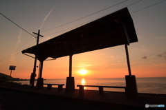 夕日に愛された駅