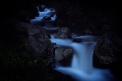 夜の滝