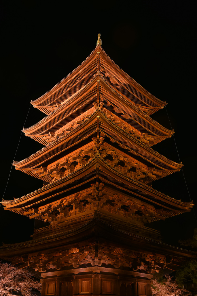 そびえ建つ