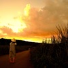夕焼けの下