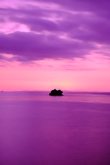 海に岩ひとつ