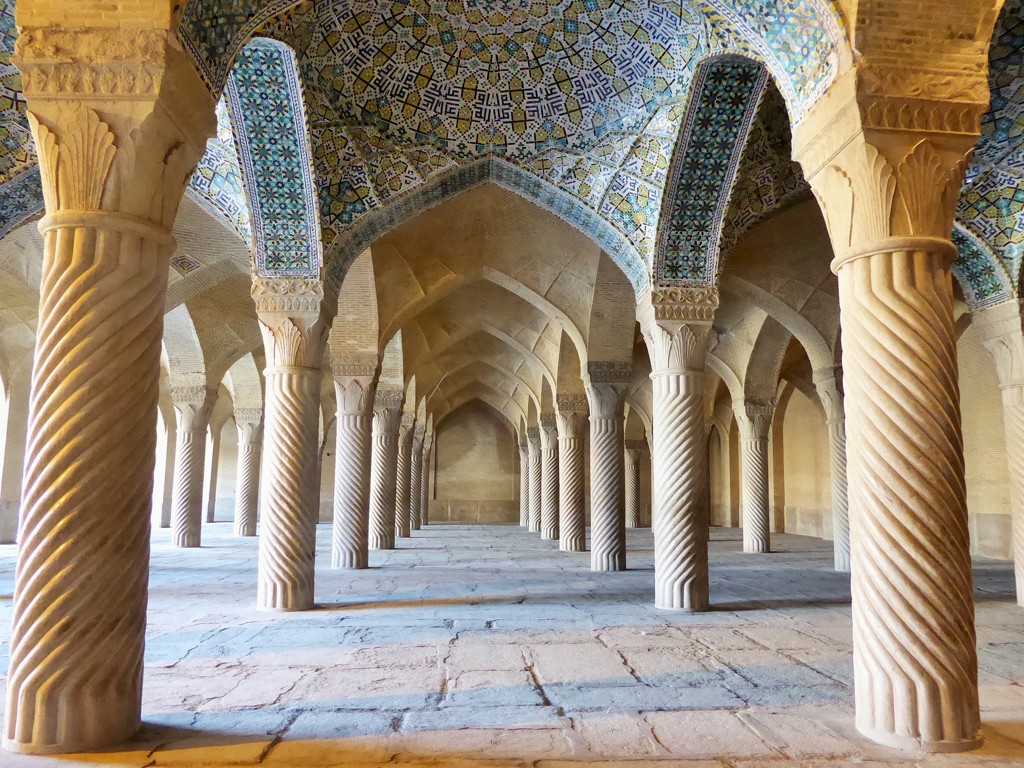 柱と天井タイル~イラン Pillars & CeilingTile Work