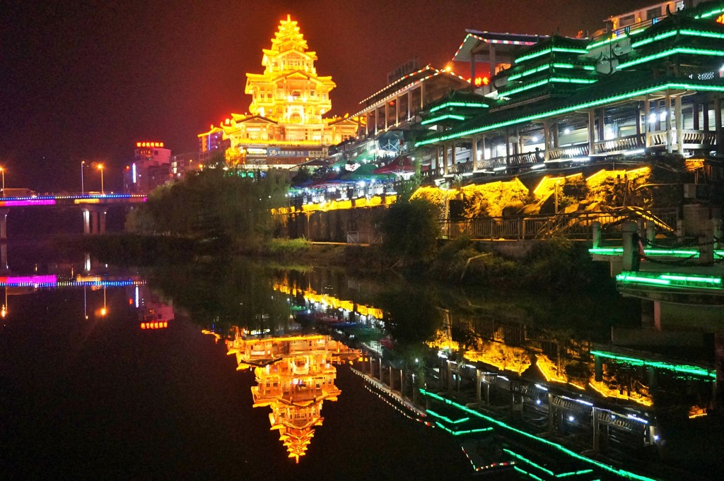 虚実の詮議～中国 Longsheng night view 