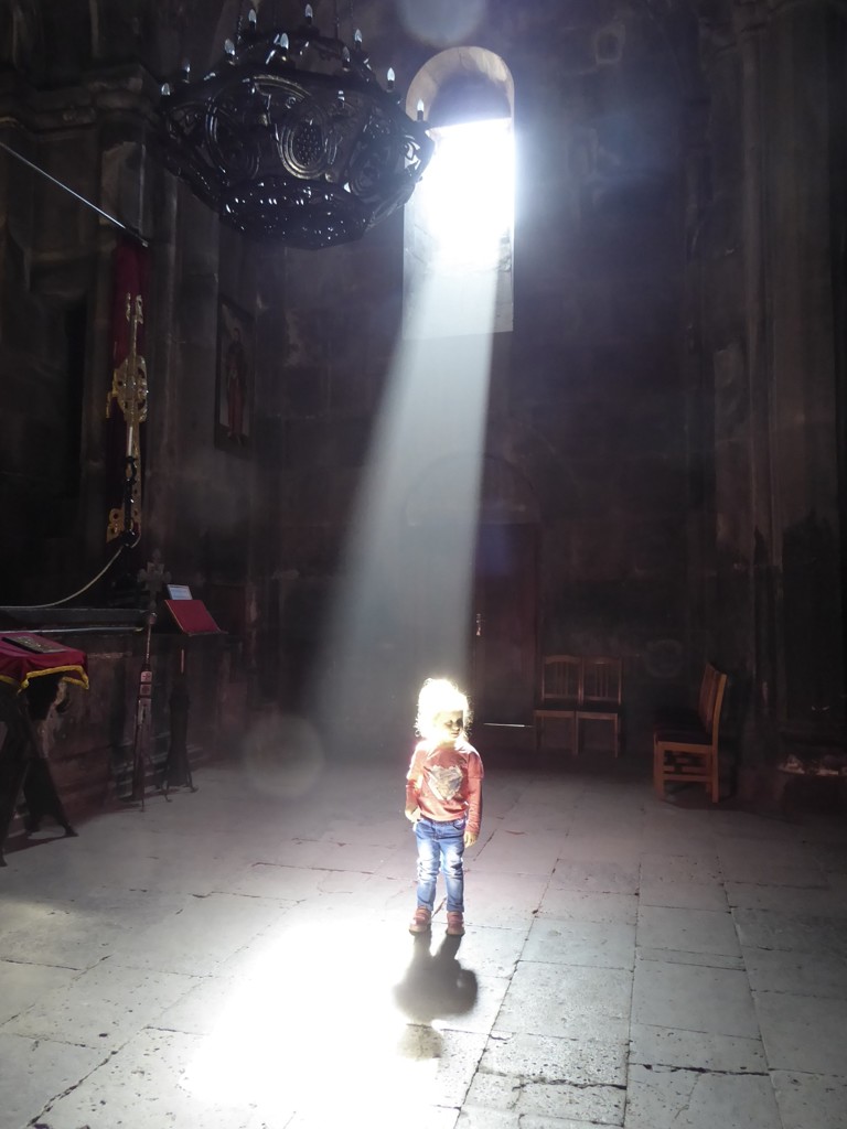 天国の光芒～アルメニア Geghard Monastery