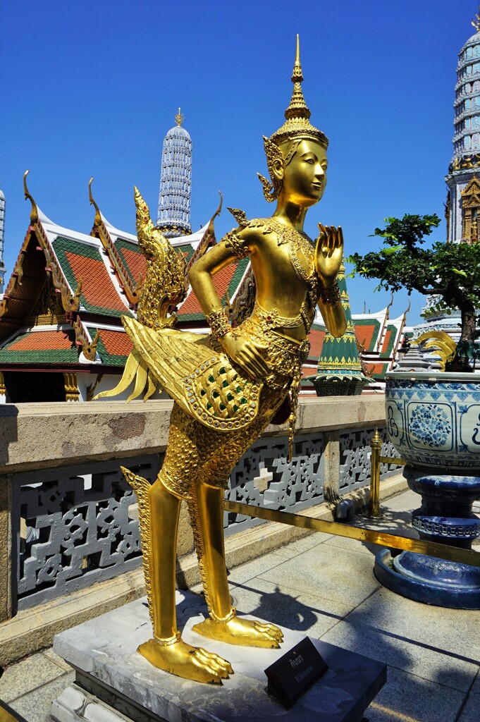 半人半鳥～仏教彫刻 Kinnara,Bangkok